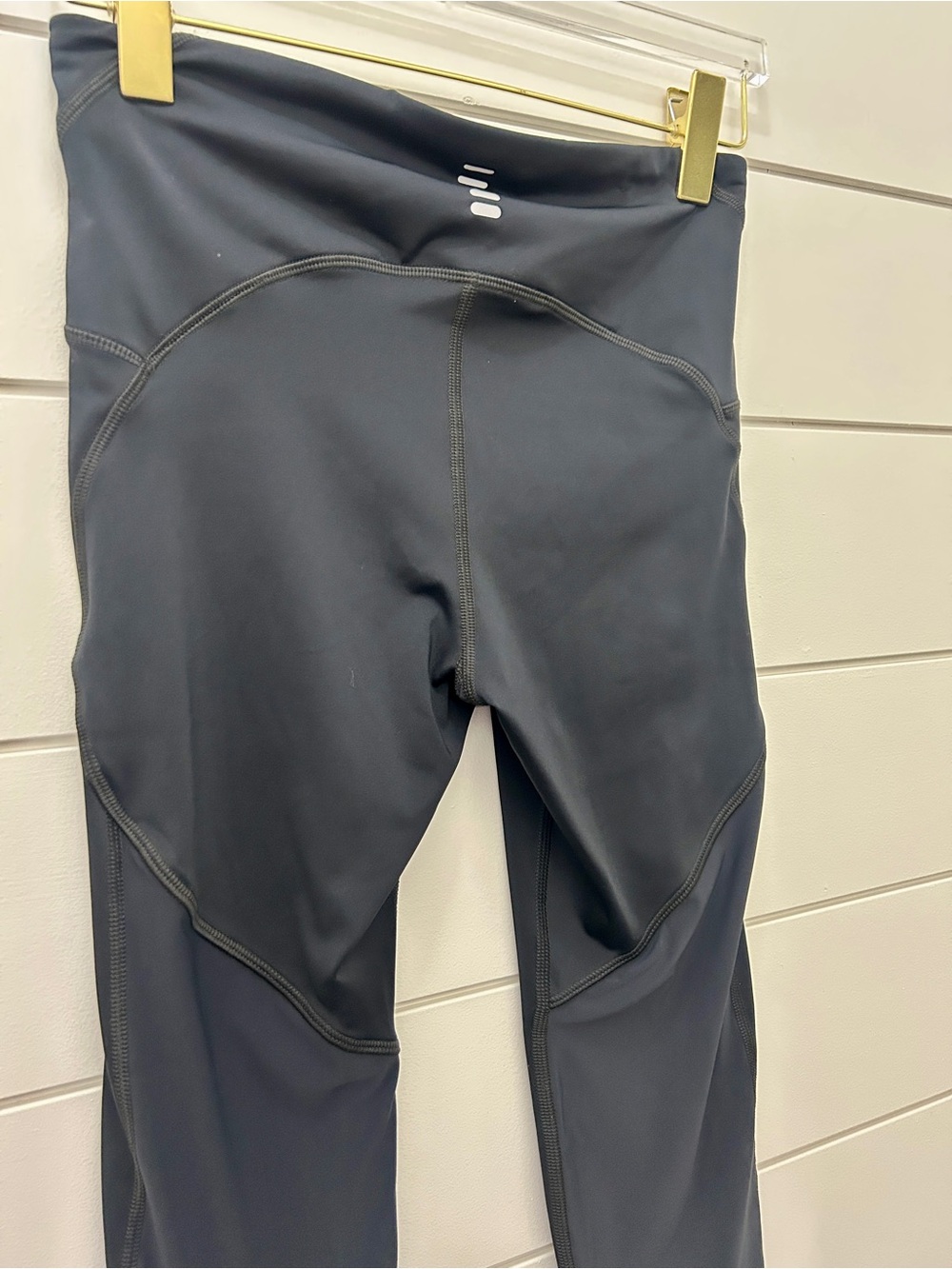 Under Armour Black Crops / Capri Tights • Size Medium